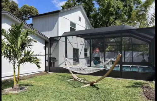 Central Perk Retreat | Heated Pool + Zoo 1 Block! - Foto 44