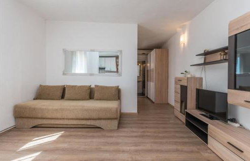 1 Bedroom Amazing Apartment In Nevidane - Foto 5