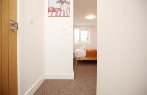 Gloucester Rd By N And N Stays, Newly Refurbed 6 Bed all ensuite house by N And N Stays Ltd, Perfect for contractors and Corporate stays, Close to YTL Arena Site, Pvt Parking for Vans and and work vehicles, Wifi - Foto 60