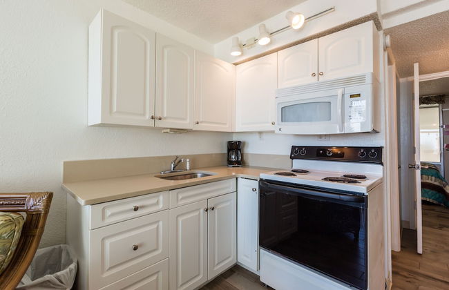 Beach Club at Montego Inn - Photo 8