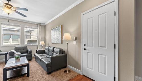 New Trendy 1BR Apartment With Heated Pool Gym Minigolf - Foto 2