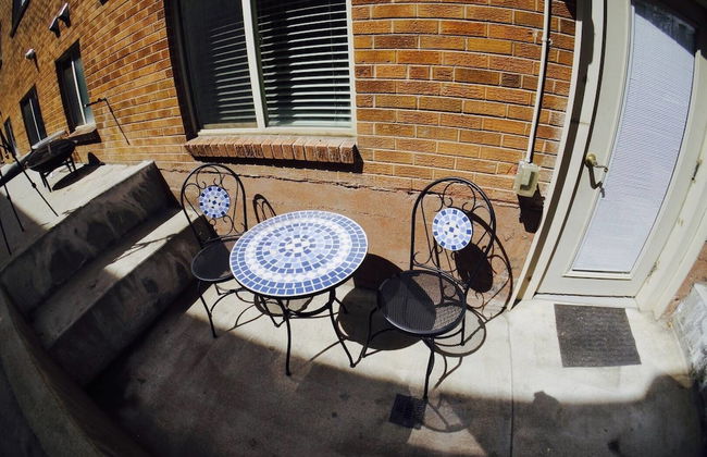 The Cozy Corner A Capitol Hill Escape - Photo 11