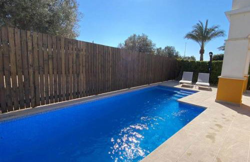 Villa Alegre, Mar Menor Golf - 2 beds - 2 baths - private heated pool - solarium - family friendly - Foto 3