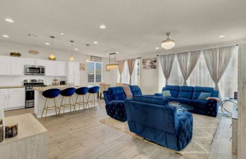 Serenity Retreat: 3BR, Heated Pool, Parking - Foto 9