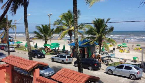 Casa Beira-Mar em Mongaguá - 4 Quartos - Vista Inesquecível para o Mar - Wi-Fi - Estacionamento 4 carros - Foto 2