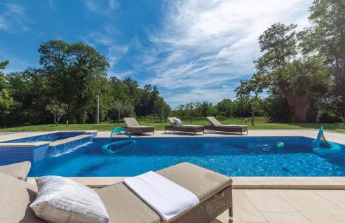 4 Bedroom Gorgeous Home In Pican - Photo 11