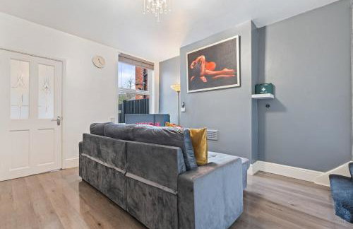 Modern 2 bed home - sleeps 5 - free parkng - Photo 8