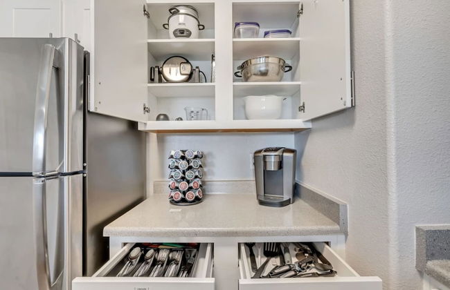 Welcoming 2BR Pool Gym Near Hill AFB Lagoon - Foto 12