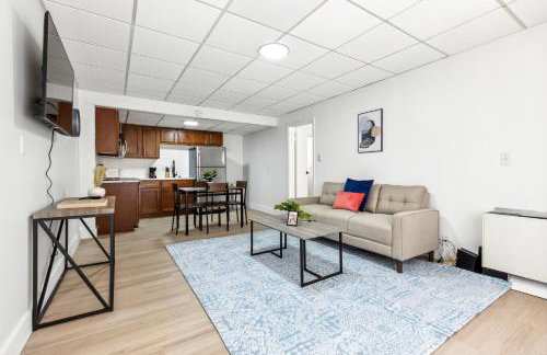 East 120 I Modern Refinished Apt Downtown I Gym - Foto 15