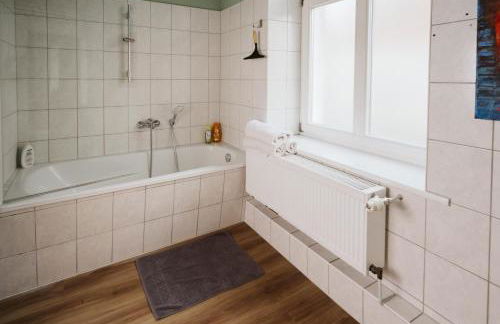 Charmanter Altbau zwischen Altstadt und Klinikum mit Parkplatz - Foto 6