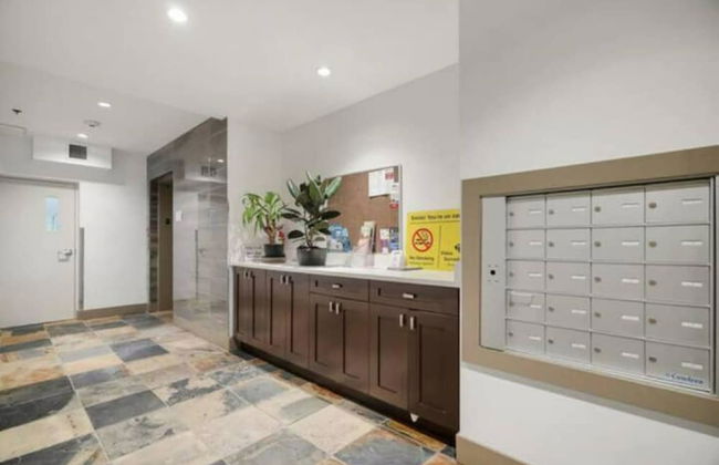 3BR Lakeside Dream Penthouse - Photo 2