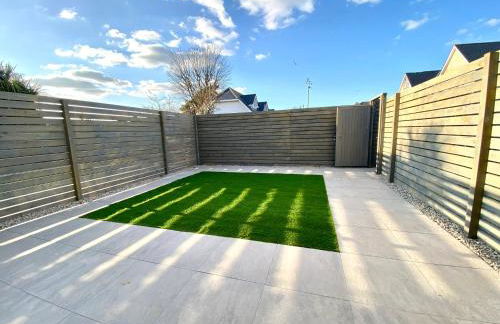 Stunning NEW Large 3 bedroom House - 5 Minutes to the nearest Beach! - Great Location - Garden - Parking - Fast WiFi - Smart TV - Newly decorated - sleeps up to 7! Close to Poole & Bournemouth & Sandbanks - Foto 17