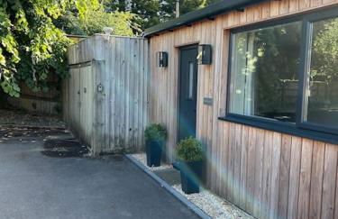 Larks Leaze Lodge, Steeple Ashton, Wiltshire - Photo 6