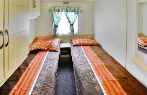 Cottage by Ostrowieckie Lake with Private Beach - Foto 7