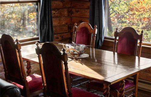 Riverfront Log Cabin w Fireplace Grill & Fire Pit - Foto 15