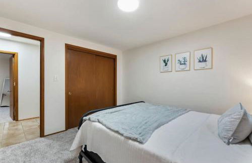 3 Bed 2 Bath Home w 2 Car Garage & Fitness Room - Foto 24