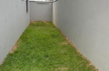 Casa vaga 2 carros ou caminhonete, 2 quartos, espaçosa, completa para 8 pessoas - Foto 3