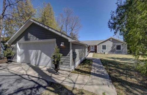 Spectacular Suttons Bay Stay - Game Room Kayaks Pizza Oven & More - Foto 10