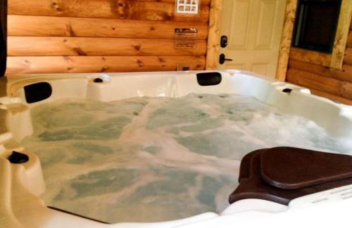 Charming Log Cabin Rental for a Group Getaway in Shenandoah, Virginia - Photo 19