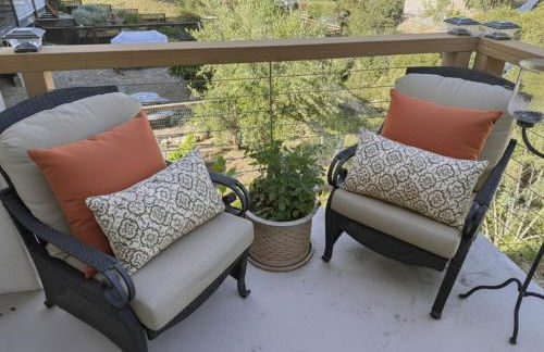 3BR Mountain Retreat with 2 Executive Suites & Scenic Views Sleeps 6 - Photo 27