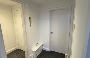 No 3 at MANNERING, LARGE 1 BED NEAR SEFTON PARK AND LARK LANE - Foto 8