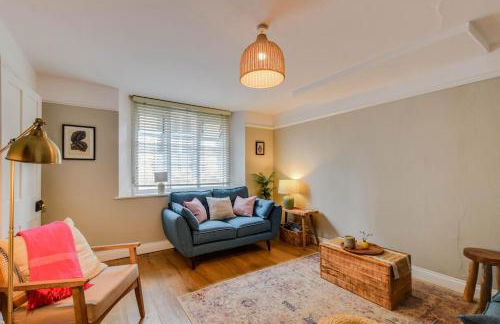 Cheerful 3 bed Grade II Central Cottage - Foto 1