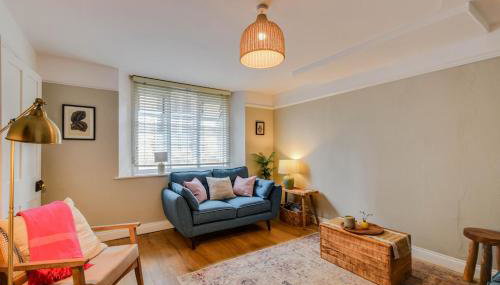 Cheerful 3 bed Grade II Central Cottage - Foto 1
