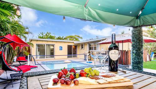 Heated Pool Spa BBQ Pool Table WiFi Near Beach-Downtown Fun - Foto 2