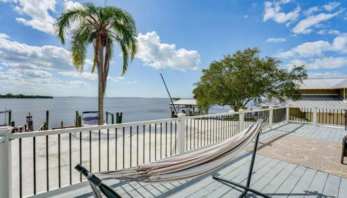 Luxurious Waterfront Home, 4 Mi to Sponge Docks! - Foto 3