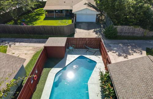 Cozy 5BR Pool House with Hot Tub Near The Lake - Foto 35