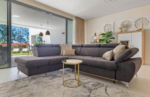 Luxury Apartment next to Golf Course in Marbella - Photo 2