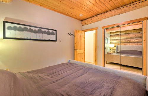 Riverfront Cabin with Hot Tub 2 Mi to Eagle Falls - Foto 16