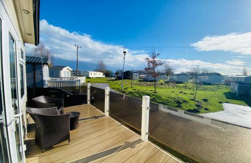 RJ Luxury caravan hire 2 with Hot Tub - Foto 5