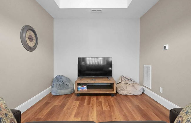 Sleeps 22, Lakefront w/ Private Dock & Pool, 2 Houses Lake Living by Avantstay - Foto 36