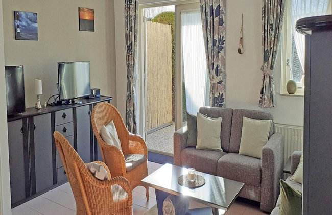 Cosy Bungalow Near the Beach - Photo 20