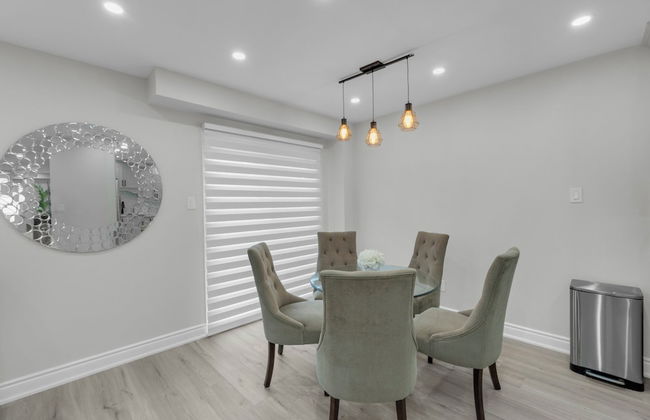 Beautiful House - On A Quiet Street - Photo 17