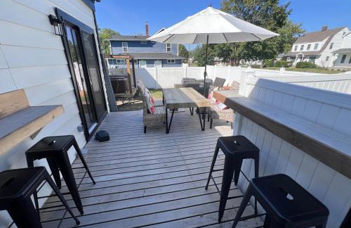 Large Five Bedroom house with outdoor patio with Jacuzzi and television! - Foto 50