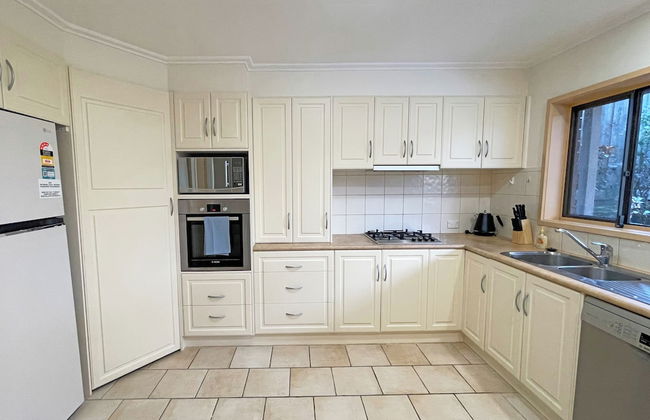 Stylish Retreat at Wheelers Hill 5BRM - Foto 18