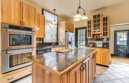 Historical Dtwn Loveland Home with Wraparound Porch! - Foto 9