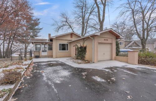 Amazing Lakefront Retreat On Long Lake! 2 Bedroom Home by RedAwning - Foto 82