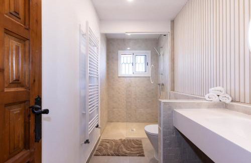 Villa Carmen - Peaceful Eco-Luxury with Private Pool and Sea Views & EV - near Sitges - Photo 2