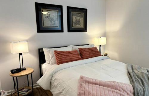 Bright Spacious Renovated Home Master on Main - Foto 6