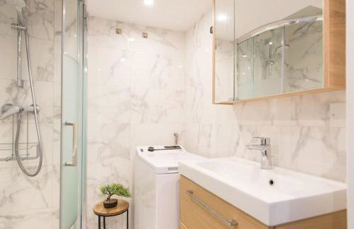 - - Superbe Studio avec Balcon - Nice Centre - - - Photo 7