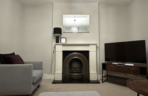 Large Home near Edgbaston Stadium, UOB & QE hospital sleeps 6 - Foto 8