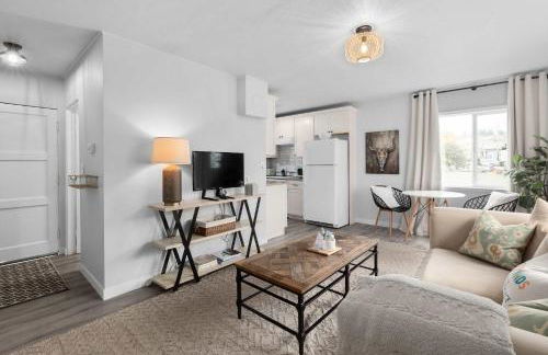 Downtown location Near the Beach Dog Friendly - Photo 2