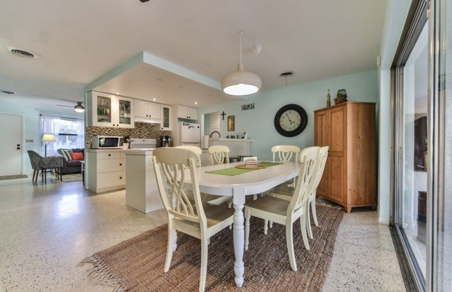 Amazing Pet Friendly 3 Bed House - Heated Pool 3 Bedroom Home by RedAwning - Foto 16