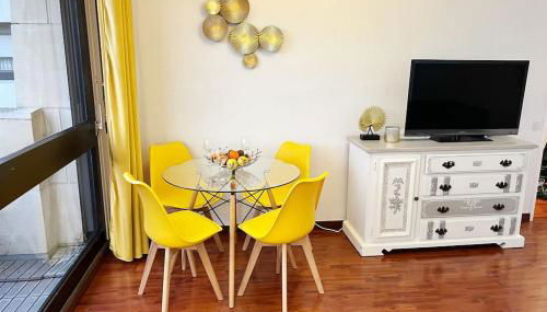 Sunny Flat, parking & RER C and H - Foto 2