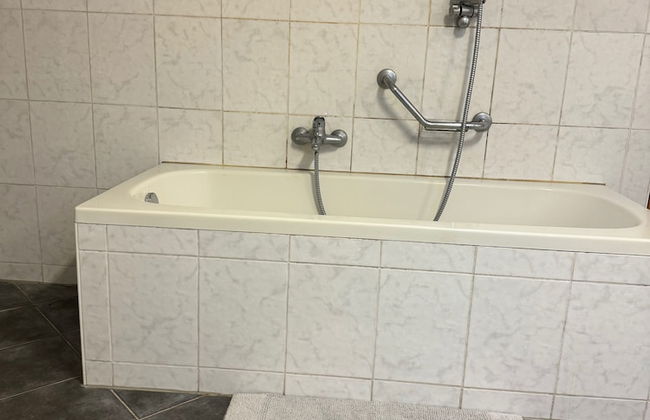 2 Bedrooms, 2 Baths House With a Living Room & an Upstairs Reception rea - Photo 13