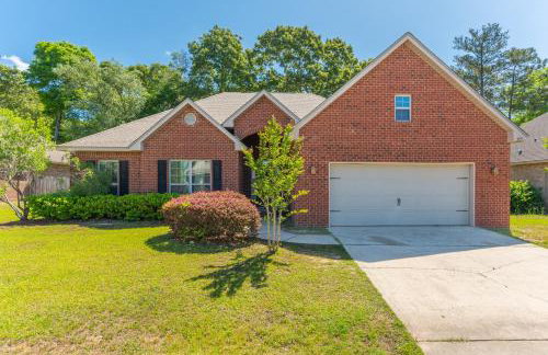 Cozy Retreat with Patio, Big Kitchen and Fishing Nearby - Foto 1
