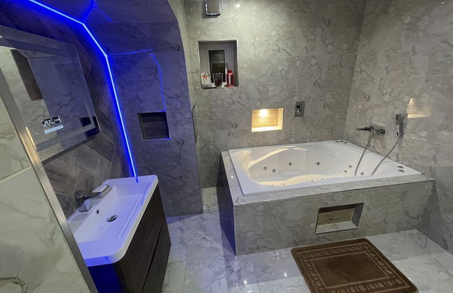 1 Bed Flat - Sleeps 2 - Hot Tub - Parking - Wifi - Foto 6